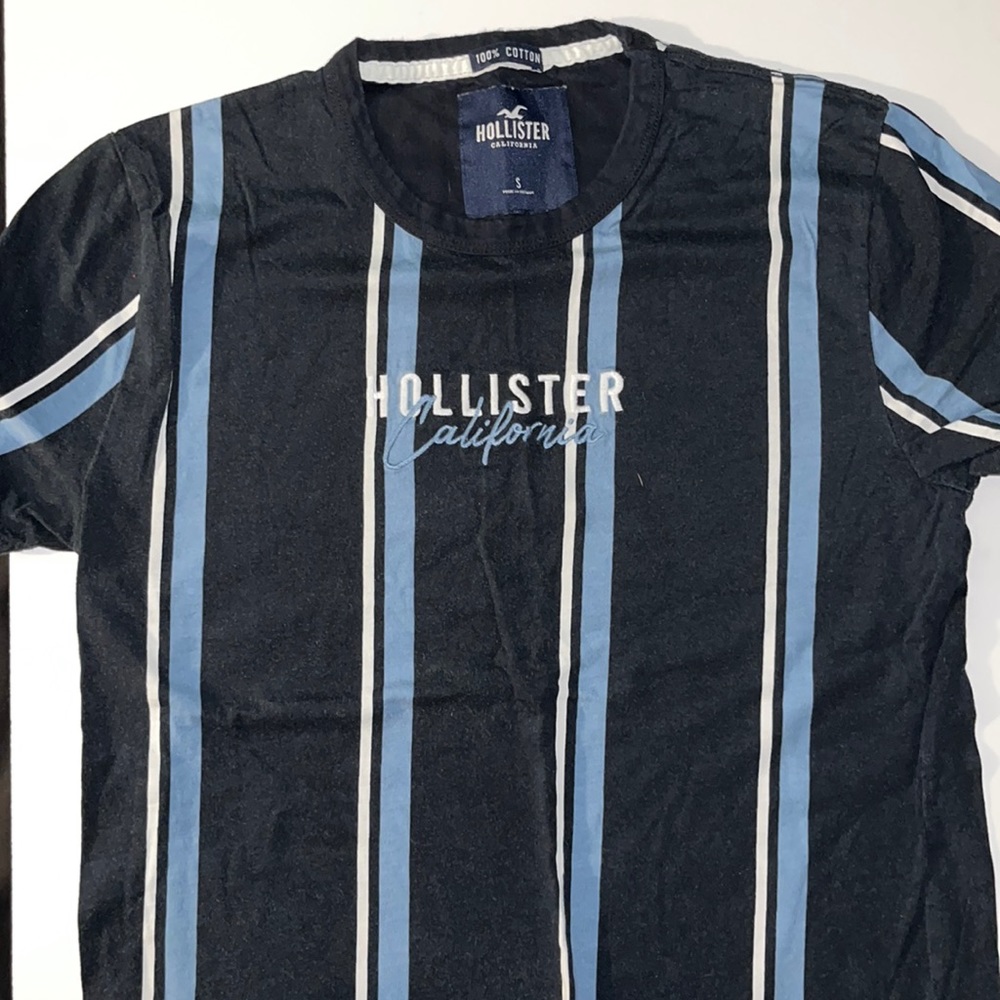 Mens hollister T-shirt, Black with stripes, SIZE SMALL